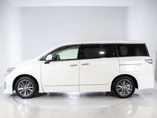 ★ボディーカラーは新車時からの純正色です！色替え車・オールペイント車両ではございません。