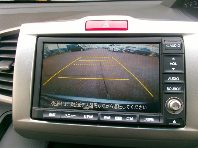 後方確認はバックカメラにお任せ♪後退時に便利で、駐車が楽になります♪