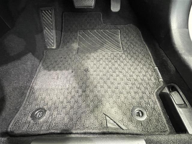 気になる車はすぐにお問い合わせください！右のカーセンサー専用無料ダイヤルから、専門スタッフがお車のご質問にお答えいたします！