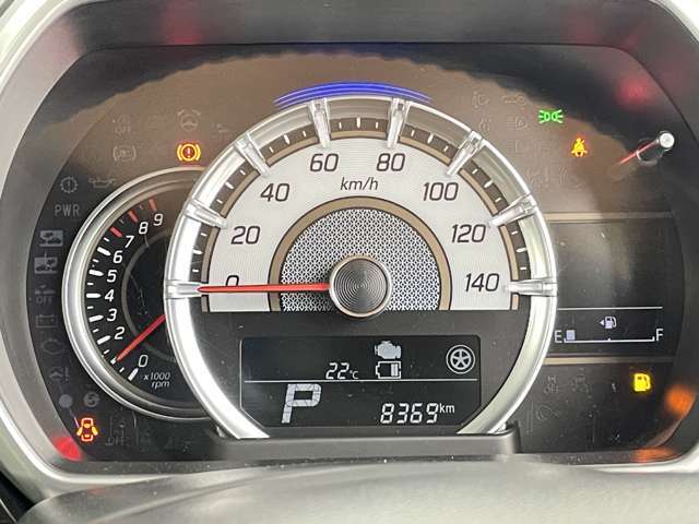 【スピードメーター】メーターがシンプルで見やすく運転しやすいですね！
