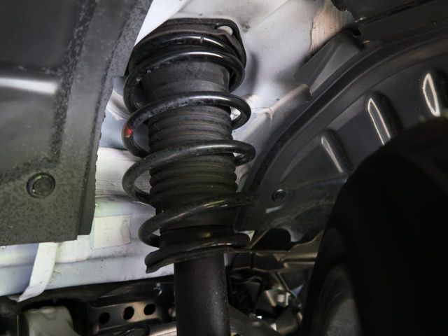 お車を安心してお乗りいただく為には、足回りの定期点検が欠かせません。サービスサポート（有償保証）では無料点検もご提供しており、安心のカーライフをお過ごしいただけるサポート体制が整っています。