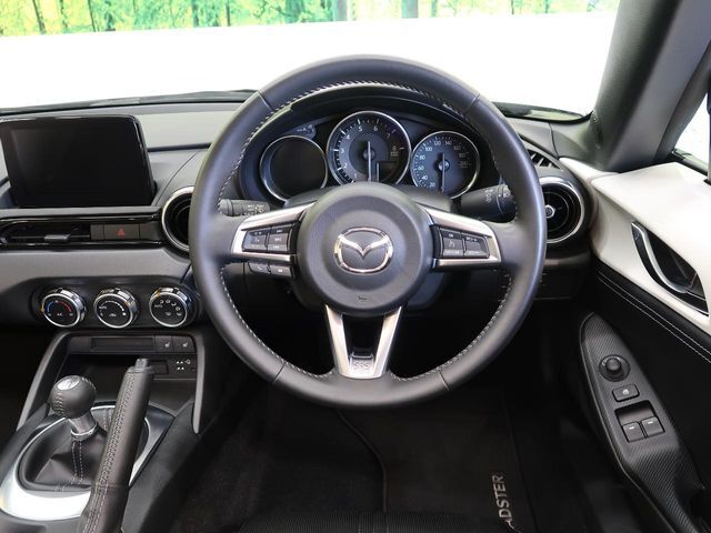 【ステアリングスイッチ】運転中、前方から目線をそらすことなく、オーディオ等の操作が可能な便利機能！安心＆快適なドライブを演出してくれます♪