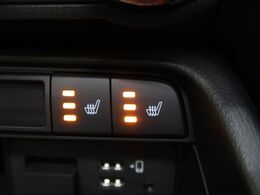【シートヒーター】寒い日に重宝するシートヒーター！エアコンより早く温まってくれるので寒がりの人も安心ですね♪エアコンの温風は乾燥するから苦手、という方にもをおすすめです。