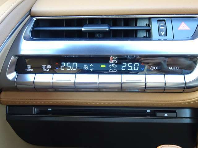 【レクサス クライメイト コンシェルジュ】運転席・助手席独立温度調整オートエアコン（花粉除去モード付）