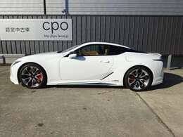 2年間の距離無制限の認定中古車保証が付帯されます。G-link2年間無料付帯です。