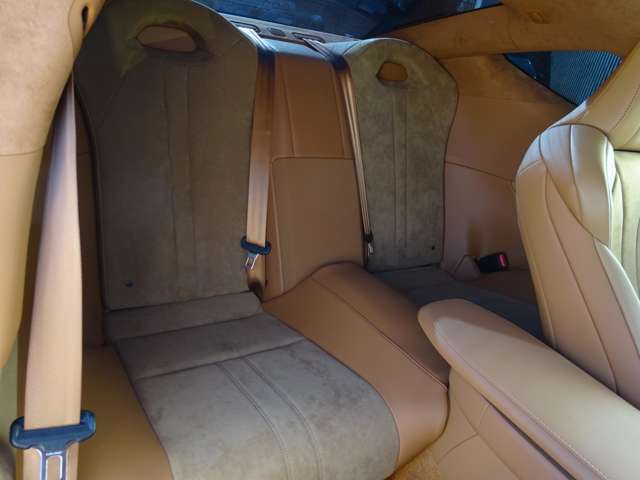 【後席アルカンターラシート】