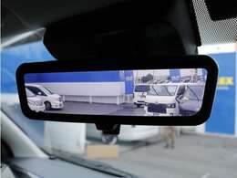 純正オプションのデジタルインナーミラー付き