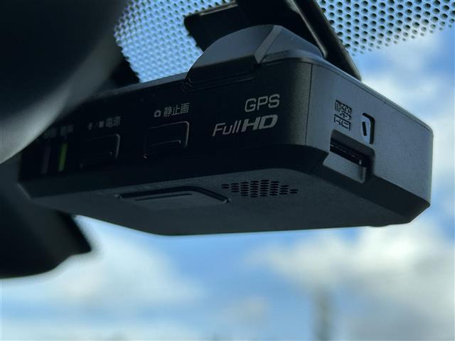 安心の全車保証付き！（※部分保証、国産車は納車後3ヶ月、輸入車は納車後1ヶ月の保証期間となります）。その他長期保証(有償)もご用意しております！※長期保証を付帯できる車両には条件がございます。