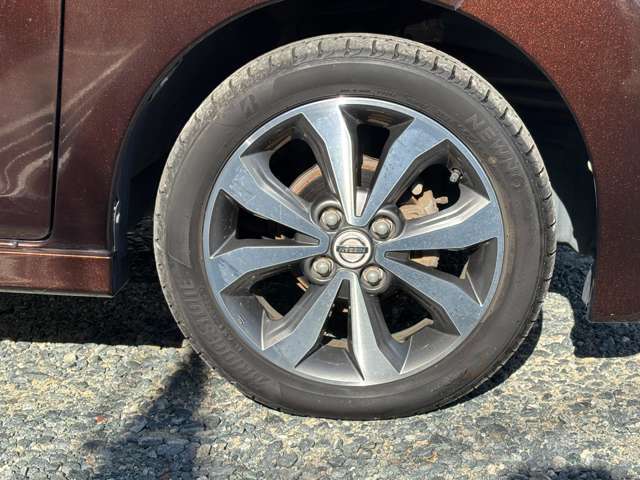 車の詳細についてのお問い合わせは、メール見積り又はフリーダイヤル0066-9711-222843までお問い合わせ下さい。当社スタッフが詳細をご説明させて頂きます。