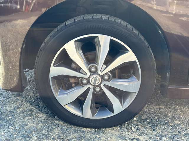 車の詳細についてのお問い合わせは、メール見積り又はフリーダイヤル0066-9711-222843までお問い合わせ下さい。当社スタッフが詳細をご説明させて頂きます。