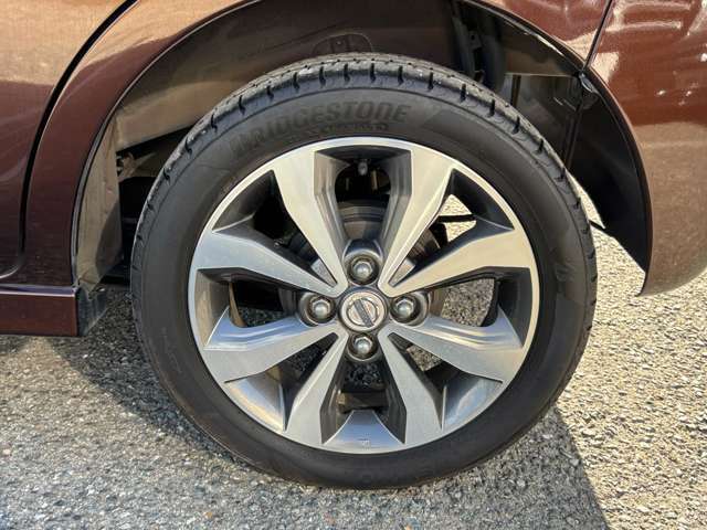 車の詳細についてのお問い合わせは、メール見積り又はフリーダイヤル0066-9711-222843までお問い合わせ下さい。当社スタッフが詳細をご説明させて頂きます。