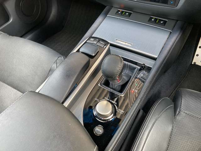 お車をお探しのお客様、ご購入までの流れや疑問点など一つ一つ丁寧にご説明させていただきます。　お客様にご納得頂ける一台を一緒にお探しさせて頂ますので、当店へ是非どうぞ！