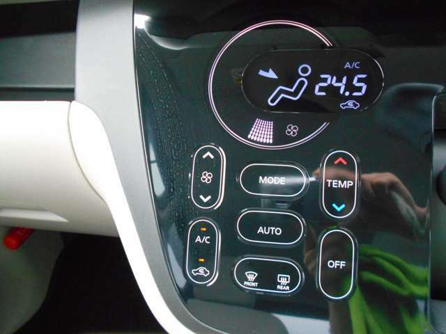 ◆オートエアコン◆操作性と視認性に優れたタッチ式。凹凸が少なく、お掃除が楽に出来ます。車内に取り入れる外気をきれいにして安心してお出かけ出来ます！