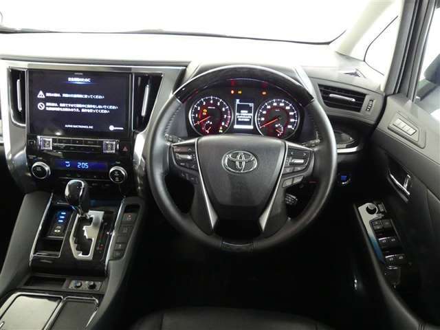 見通しのよいすっきりとした視界で、誰でも運転しやすいです。運転のしやすさは疲れにくさにも繋がりますよ♪