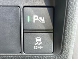 【クリアランスソナー】バンパーに付いたセンサーが障害物を検知！一定の距離に近づくとアラートで教えてくれます♪狭い駐車スペースや車庫入れ時も安心ですね☆