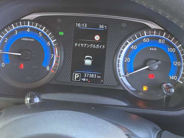 シンプルなメーターになっており、とても見やすくなっております！平均燃費、ガソリン残量、時刻や走行距離などしっかり確認できます！