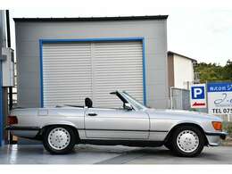 S62年6月にメルセデス・ベンツの正規ディーラー（ヤナセ）で新車販売された車両になります。