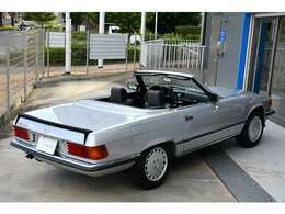 S62年6月にメルセデス・ベンツの正規ディーラー（ヤナセ）で新車販売された車両になります。