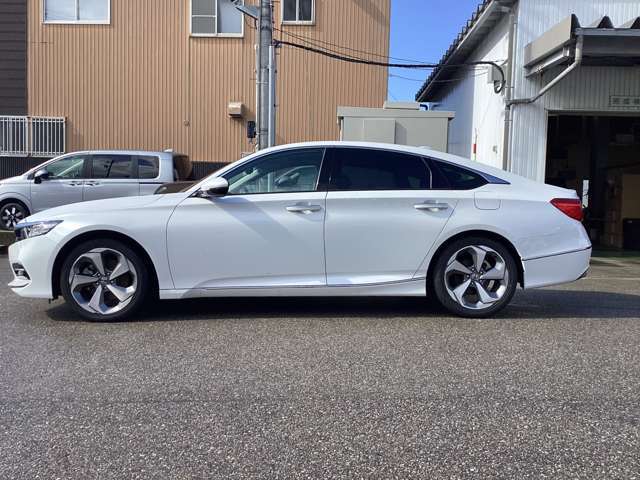 定期点検(6ヵ月・12ヵ月)をはじめ、オイル交換やタイヤ交換等はもちろん、「最近、ちょっと調子が・・・」という時には、お気軽にご来店下さい。お客様のお車の状態を的確に判断した点検・修理を行います。