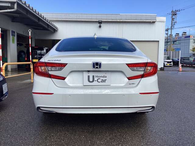 展示場には常時15台以上展示中！お探しの車がきっと見つかりますよ！