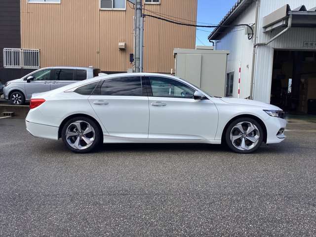 ショールームが新しくなり、駐車場、待合コーナーが広くなりました。たくさんのご来場お待ちしております(^^)