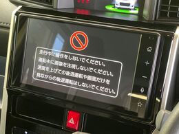 【ディスプレイオーディオ】お手持ちのスマートフォンとの連携で、ナビや音楽再生など各種アプリを使用可能。スマホに近い感覚でお使いいただけます♪