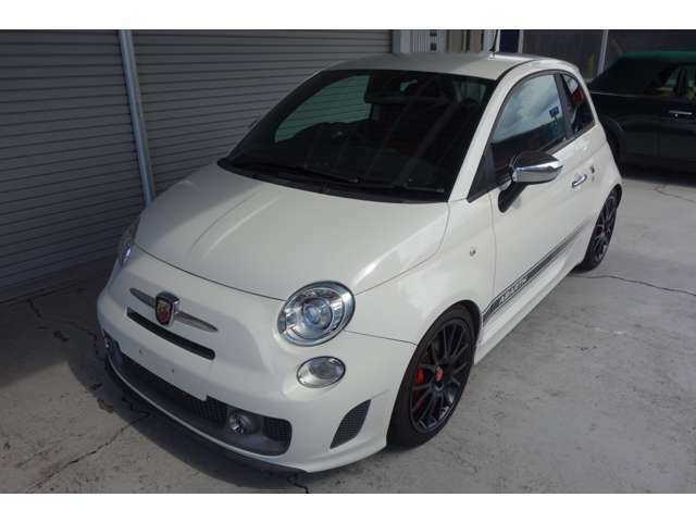 走りを楽しむカスタムが施された美しいコンディションのABARTH595コンペ入庫しました♪