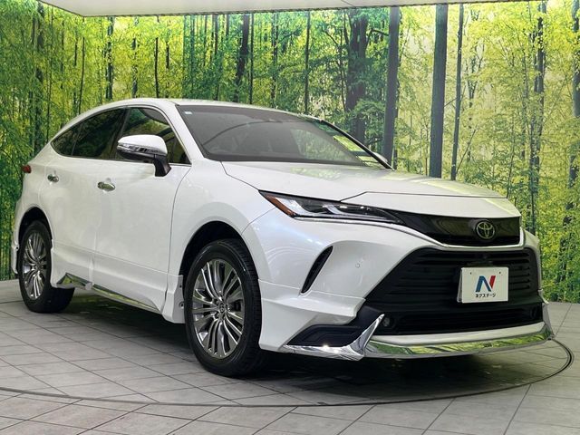 高透明度のガラス皮膜で撥水はもちろん、上質なツヤ・光沢を実現。紫外線や酸性雨から大切な愛車を保護し、色あせ・劣化を防止。「弾スプラッシュコート」、「弾プリミッサコート」からお選びいただけます。