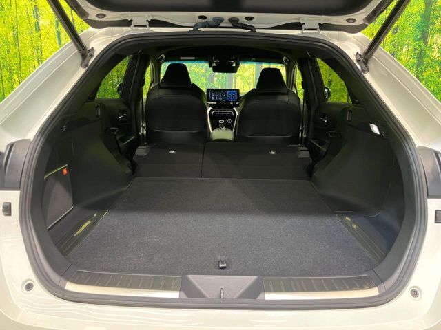 ラゲッジルームは、大容量のスペースを確保。普段のお買い物からレジャーまで、幅広く活躍してくれます！また、リアシートを倒すことでバリエーション豊かにお使いいただけます。