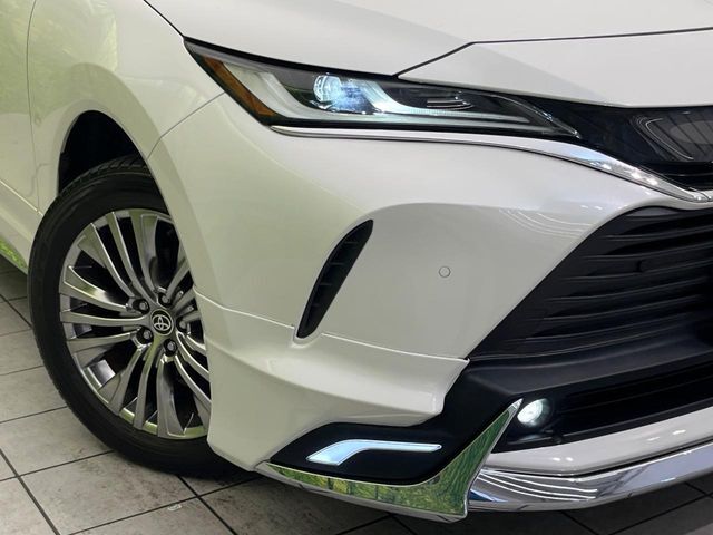 【LEDヘッドライト】悪天候や夜間走行時も良好な視界を確保し安心して運転できる高輝度LEDヘッドライトを装備！点灯速度が早く、消費電力も抑えられています。