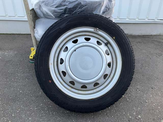 仕入れたお車は、展示車として並べる前に、手間暇愛情かけて丁寧に洗車+内装も清掃および抗菌消臭施工を施してから展示させていただいております！