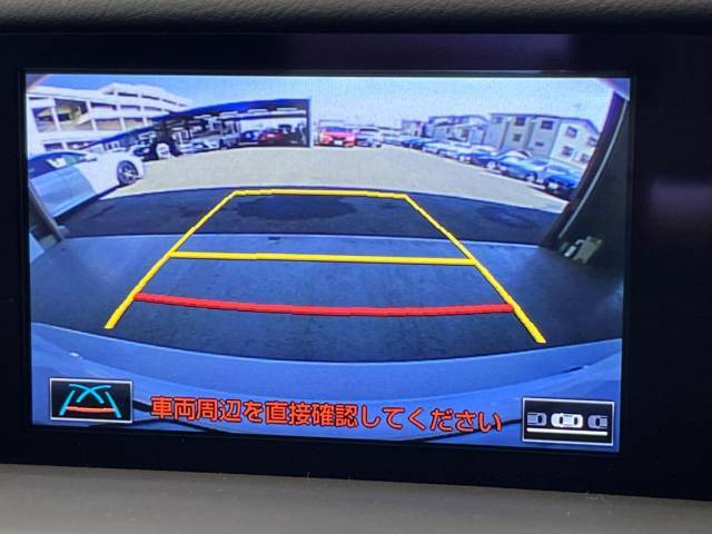 【バックカメラ】駐車時に後方がリアルタイム映像で確認できます。大型商業施設や立体駐車場での駐車時や、夜間のバック時に大活躍！運転スキルに関わらず、今や必須となった装備のひとつです！