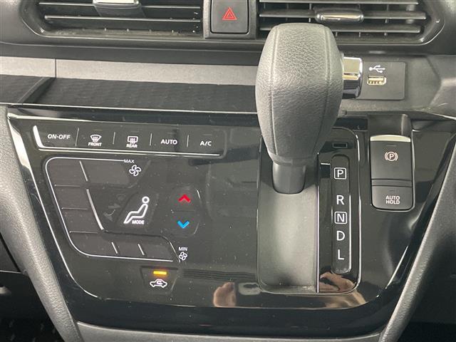 【シフトレバー】シフトも操作しやすく快適なドライブを楽しんでいただけます！