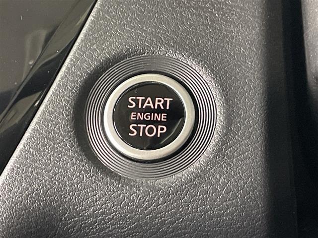 【衝突軽減ブレーキ】衝突するおそれが高い場合、音と光で注意して強いブレーキングを行い、衝突回避・被害軽減を支援します。機能には限界があるためご注意ください。