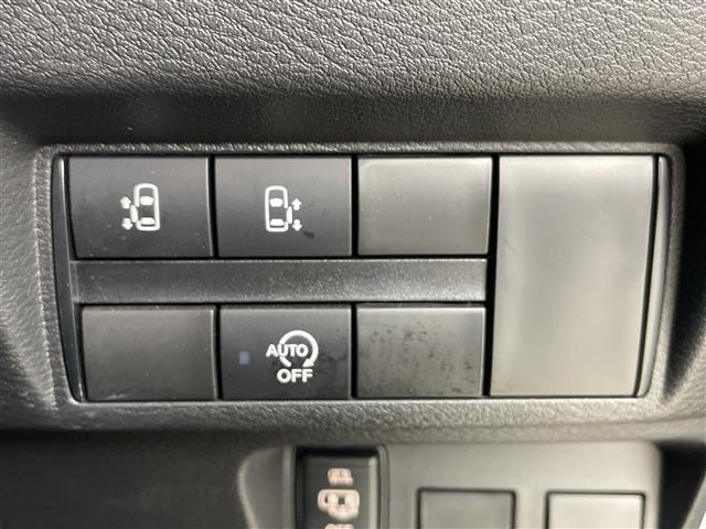 【衝突軽減ブレーキ】衝突するおそれが高い場合、音と光で注意して強いブレーキングを行い、衝突回避・被害軽減を支援します。機能には限界があるためご注意ください。