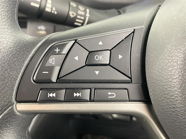 【衝突軽減ブレーキ】衝突するおそれが高い場合、音と光で注意して強いブレーキングを行い、衝突回避・被害軽減を支援します。機能には限界があるためご注意ください。