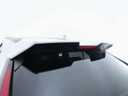 大型テールゲートスポイラー☆さらなるスポーティさを演出！