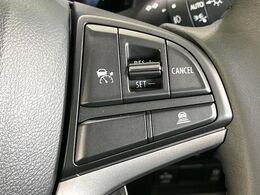 【アダプティブクルーズコントロール】高速道路での長距離走行が楽に！！自動で速度を保つクルーズコントロールが、衝突軽減システムと連携し、前方の車両を感知して車間を保つように速度調節してくれます！！