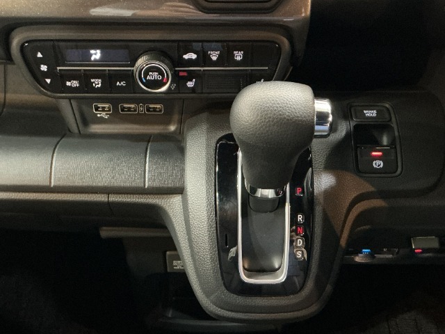 ご購入いただいた全ての中古車に、1年間または2年間の走行距離無制限の保証「ホッと保証」を無料でお付けします！！