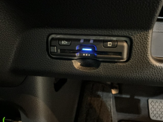 ETCが付いていれば高速道路の料金所も楽々通過！これで小銭を用意しなければいけない煩わしさも軽減されますね♪