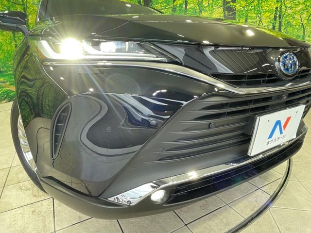 【LEDヘッドライト】悪天候や夜間走行時も良好な視界を確保し安心して運転できる高輝度LEDヘッドライトを装備！点灯速度が早く、消費電力も抑えられています。