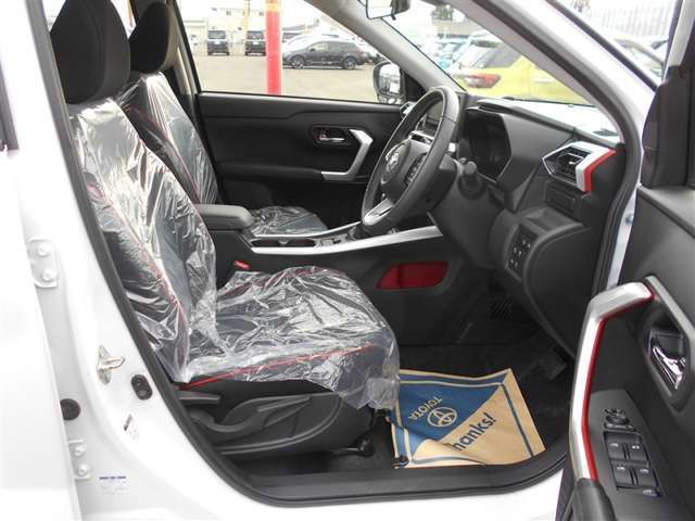 内装色は落ち着いたブラック系