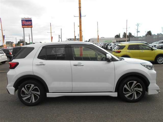 広い展示場で簡単な試乗も可能です。気軽にお申し出ください