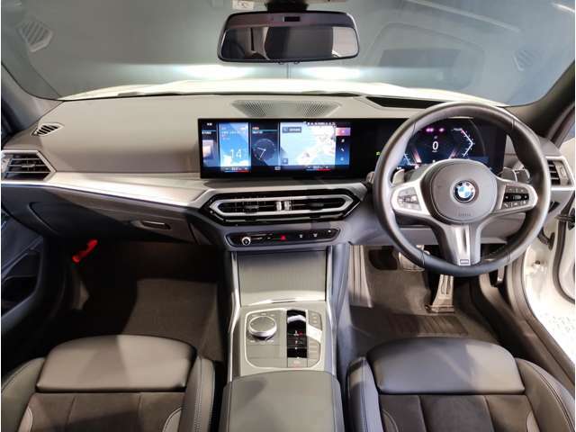 ☆センターパネルを運転席側に僅かに傾けたBMW独特のインパネ☆【駆け抜ける歓び】はここからもスタートしております☆