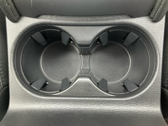 WECARSの展示場では実際に見て、触ってお車をお選びいただけます！知識の豊富な営業スタッフが様々なカーライフをご提案いたします！