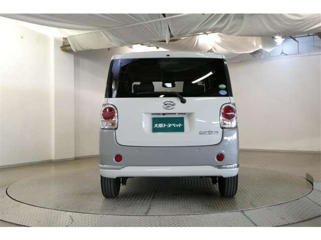 バックカメラが付いているので後方確認が非常にしやすいです。今や運転初心者も熟練者も必須装備！ついていて損はないですね♪