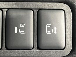 【両側パワースライドドア】スマートキーや運転席のスイッチで後席両側スライドドアの開閉が可能♪電動だから力を入れてドアを開ける必要が無く、小さなお子様でも簡単に開け閉めでき快適です♪