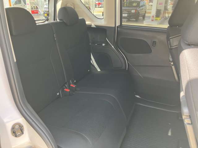 禁煙車です。室内に気になる臭いなどございません。内装の状態も良好です。展示しておりますので、実際にご覧ください。