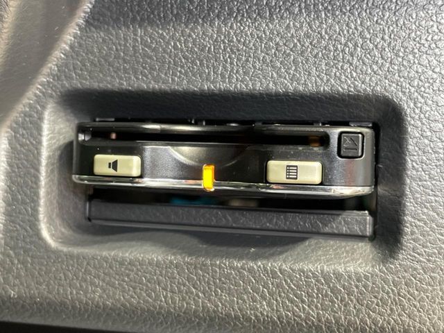 【ETC】高速道路の料金所をストレスなく通過！話題のスポットやサービスエリアに多い「スマートIC」利用時は必須のアイテムです。当店でセットアップを実施、ご納車当日からすぐにご利用いただけます！