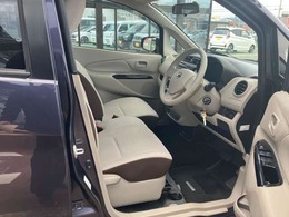 【店舗内紹介】商談ルームにはキッズルームなど完備しております。お子様連れのお客様でもごゆっくりお車をお選びいただけます。くじ引きなどのイベントもやっているのでお子様もお楽しみいただけます。